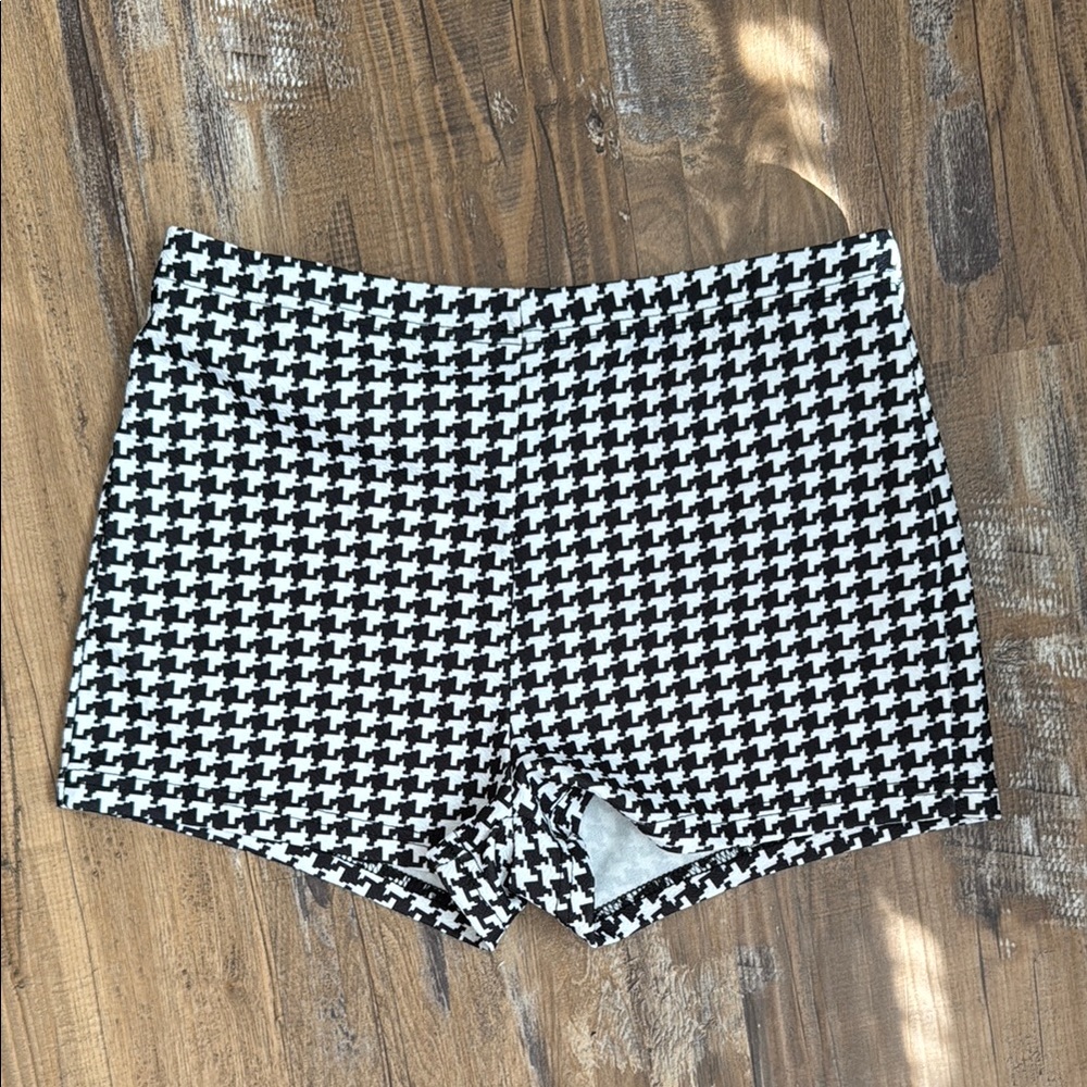 Houndstooth Black and White Women's Shorts